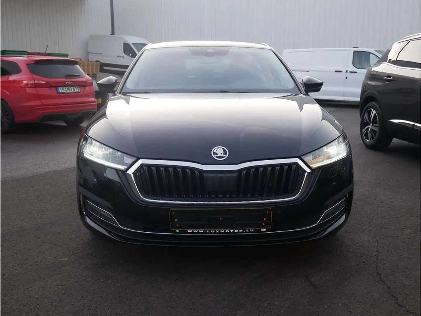 Skoda Octavia 2.0TDI Ambition M6 115CV Noir - 1