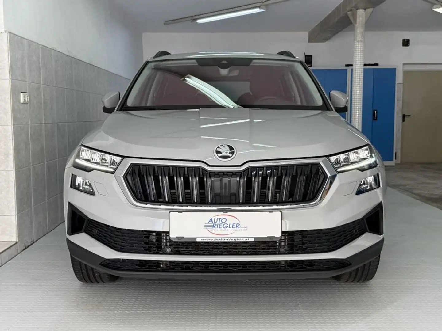 Skoda Karoq Ambition 4x4 ''LED-Navi-Virtual-Kamera-AHK'' Grau - 2