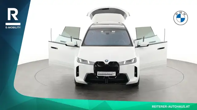 BMW Ix view 8