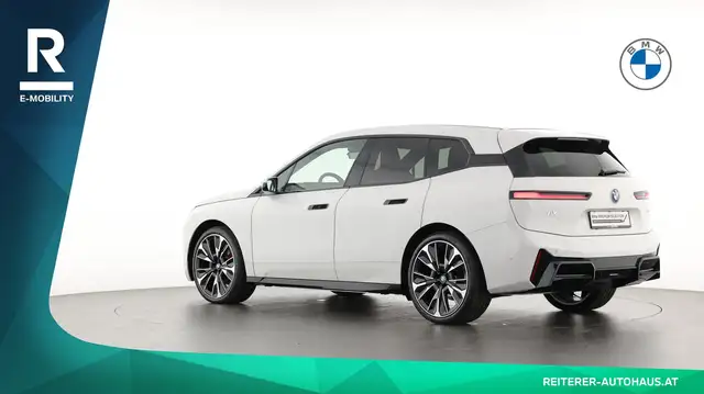 BMW Ix view 4