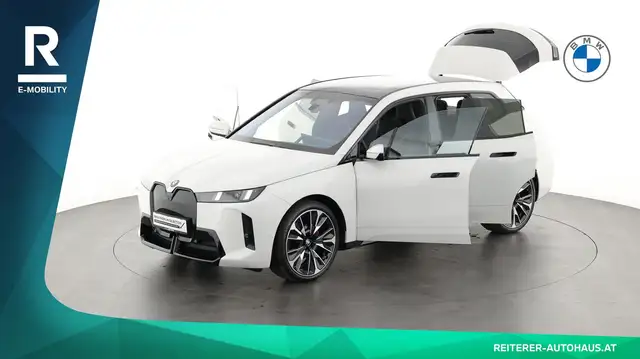 BMW Ix view 9