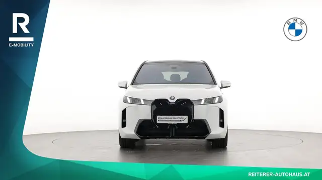 BMW Ix view 2