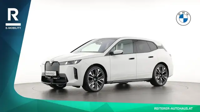 BMW Ix view 3