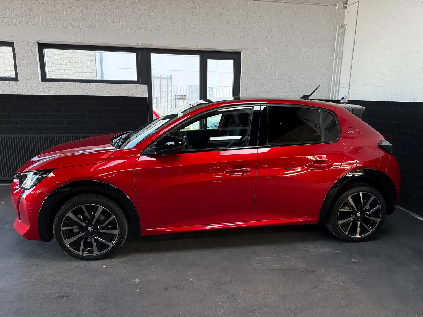 Peugeot 208 1.2 PureTech GT, Automaat, Pano, 3D cockpit, Nieuw Rot - 2