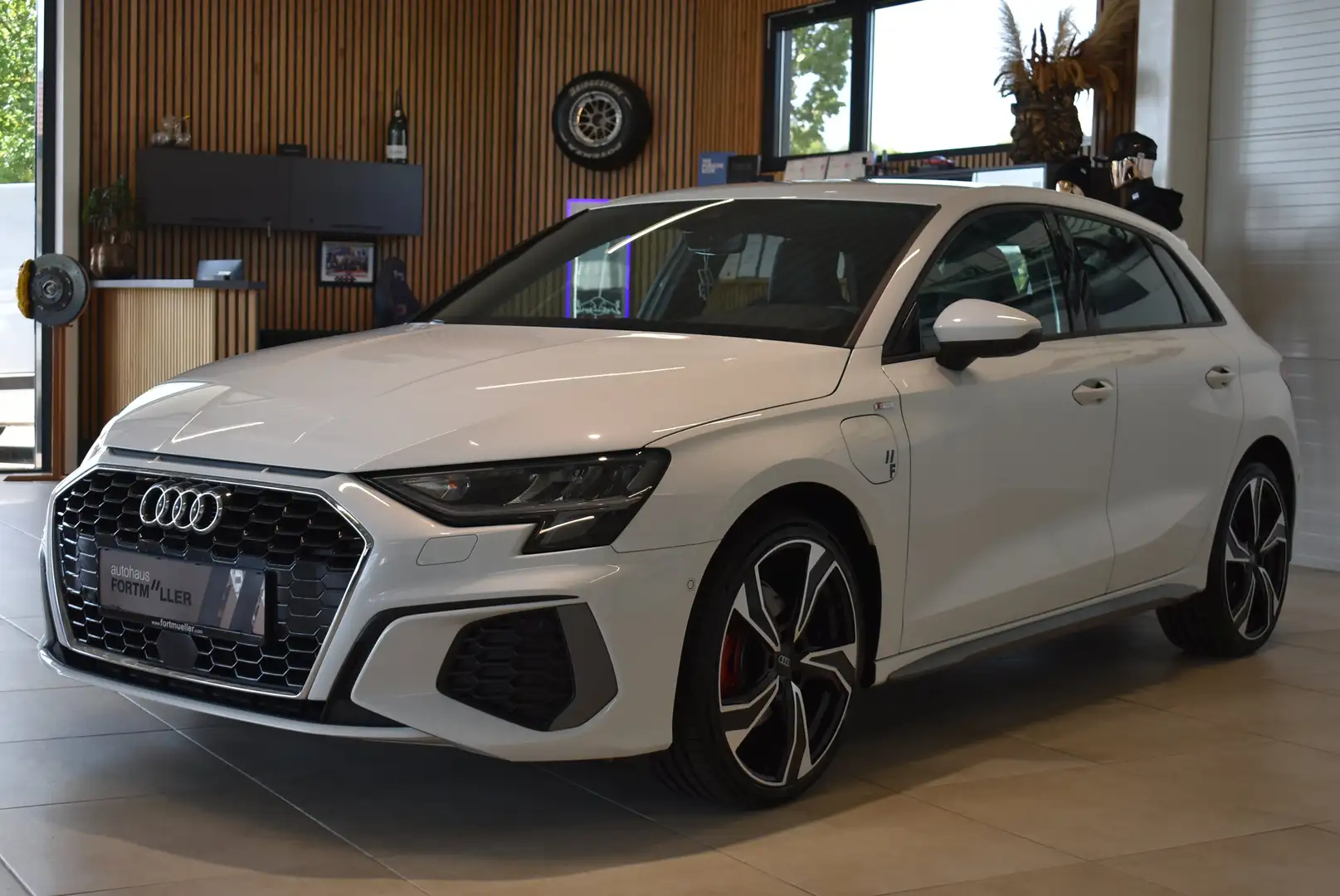 Audi A3 40 TFSI e //S line Sport plus Weiß - 1