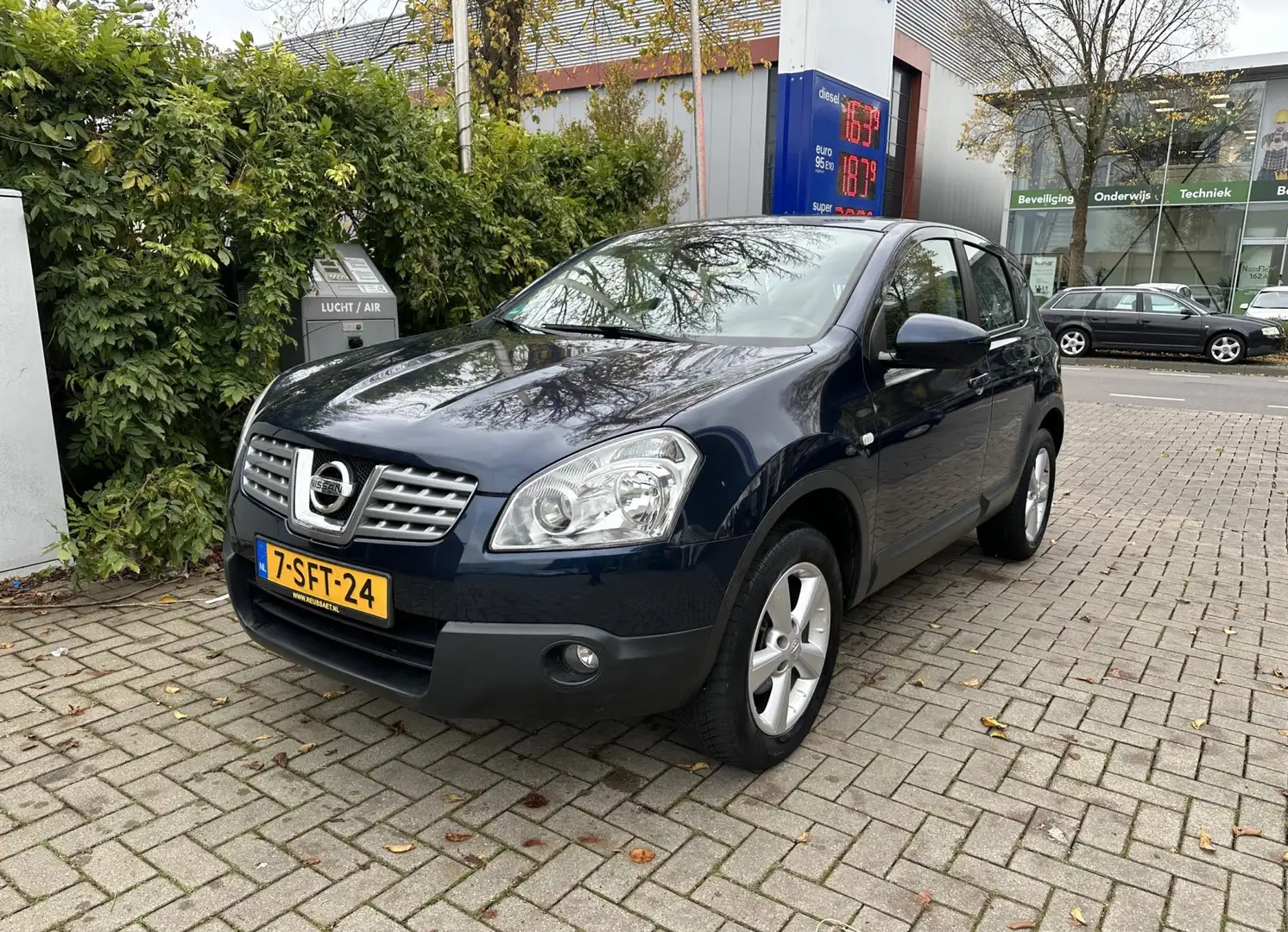 Nissan Qashqai 2.0 Acenta Automaat Blauw - 1