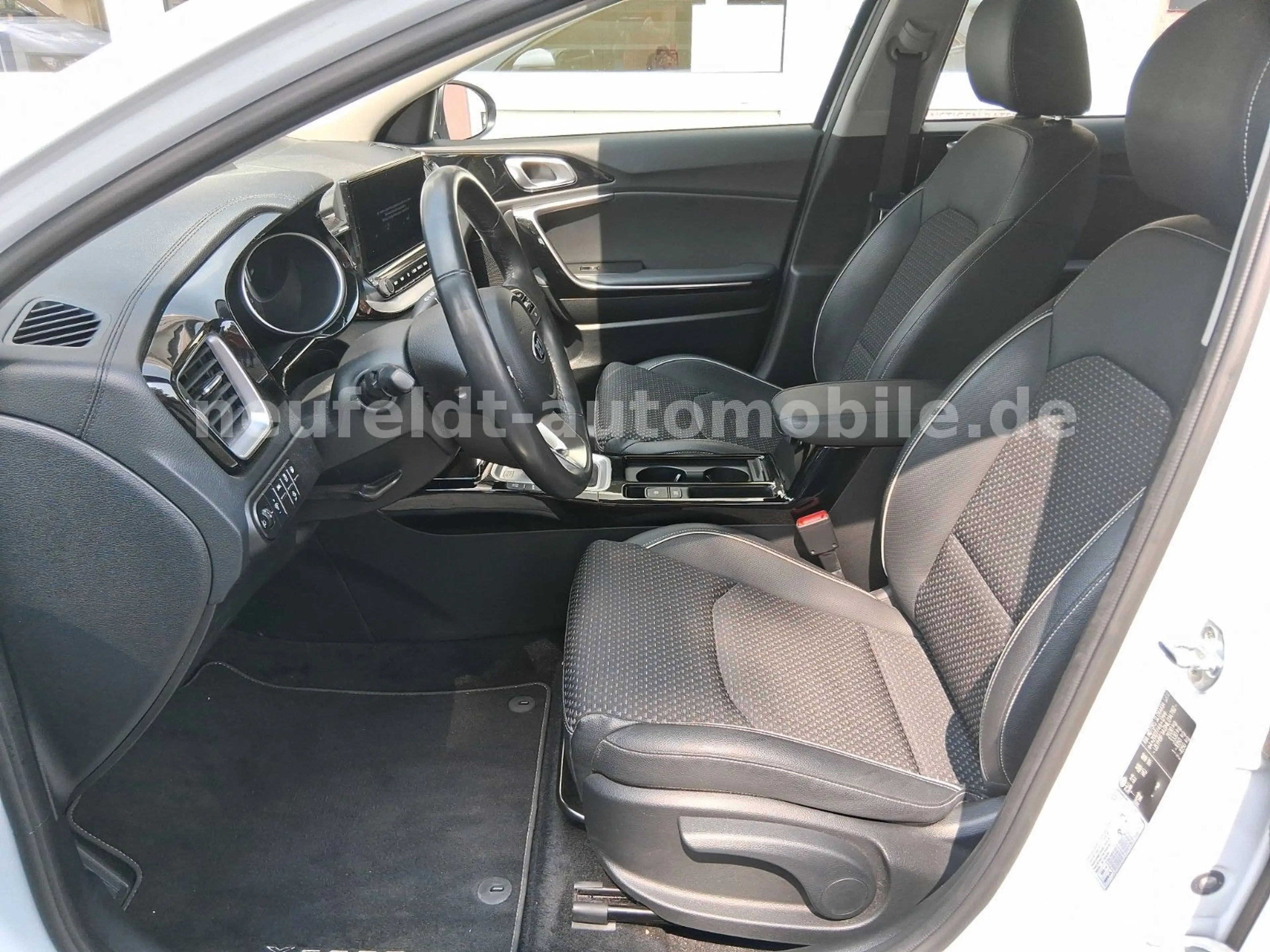 Kia XCeed Vision Plug-in Hybrid 1.Hand — photo 11