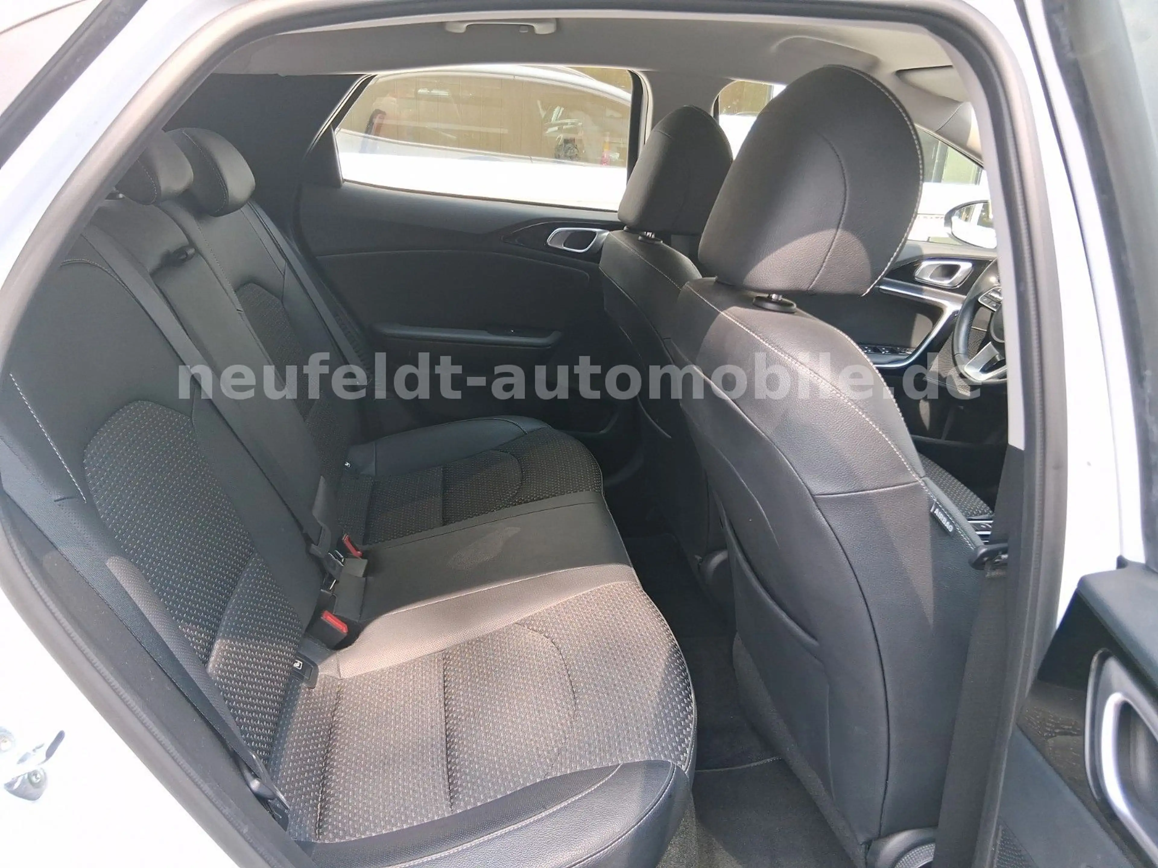 Kia XCeed Vision Plug-in Hybrid 1.Hand — photo 15