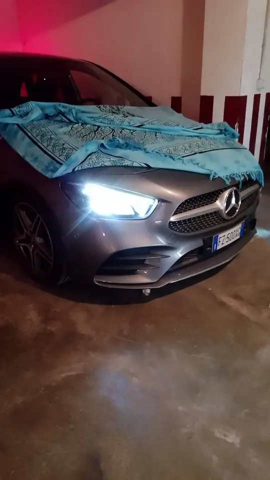 Mercedes-Benz B 180