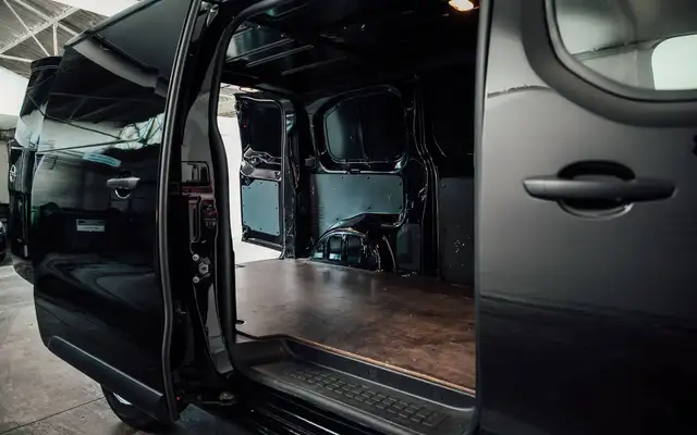 Opel Vivaro view 11