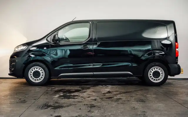 Opel Vivaro view 2