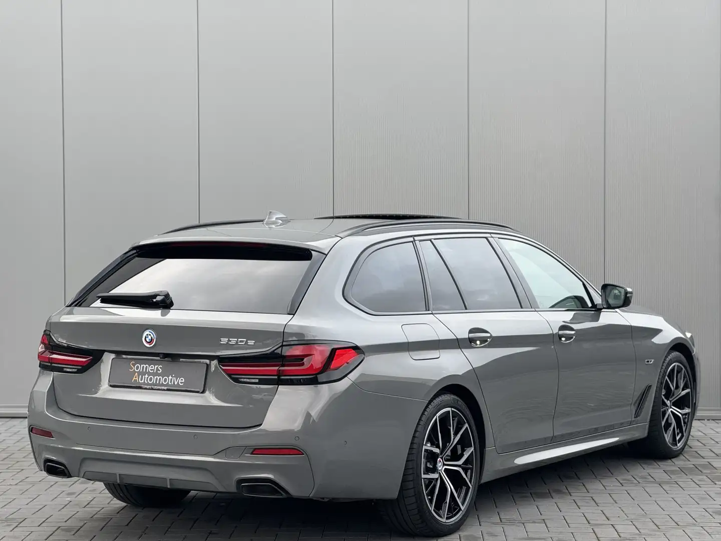 BMW 530 5-serie Touring LCI 530e M Sport High Executive | Gris - 2