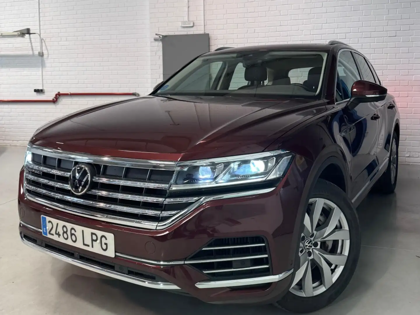 Volkswagen Touareg 3.0TSI V6 eHybrid Atmosphere 4Motion Tiptronic Mauve - 1