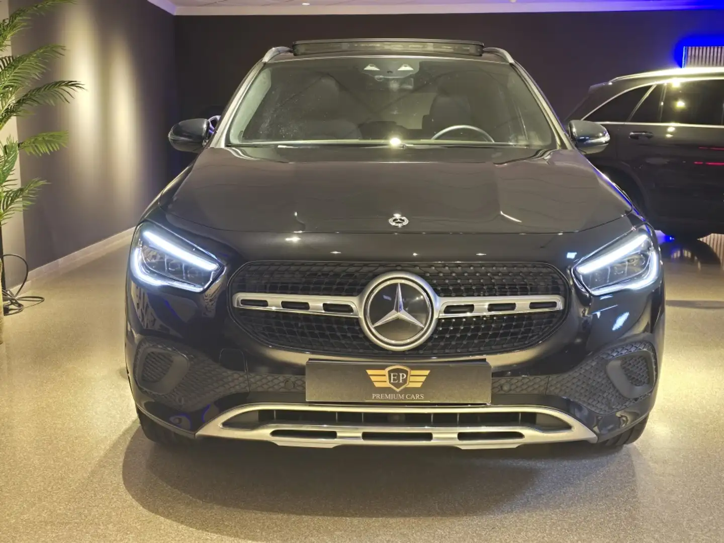 Mercedes-Benz GLA 250 250e Schwarz - 2