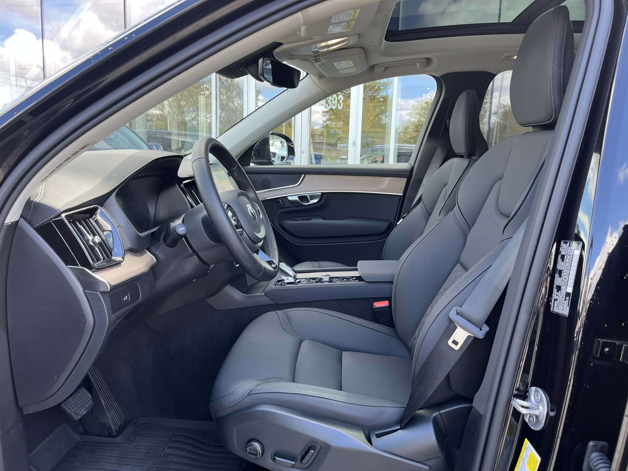 2025 Volvo XC90 2025.5 B6 AWD Plus Bright Theme 7-Seater thumb 9