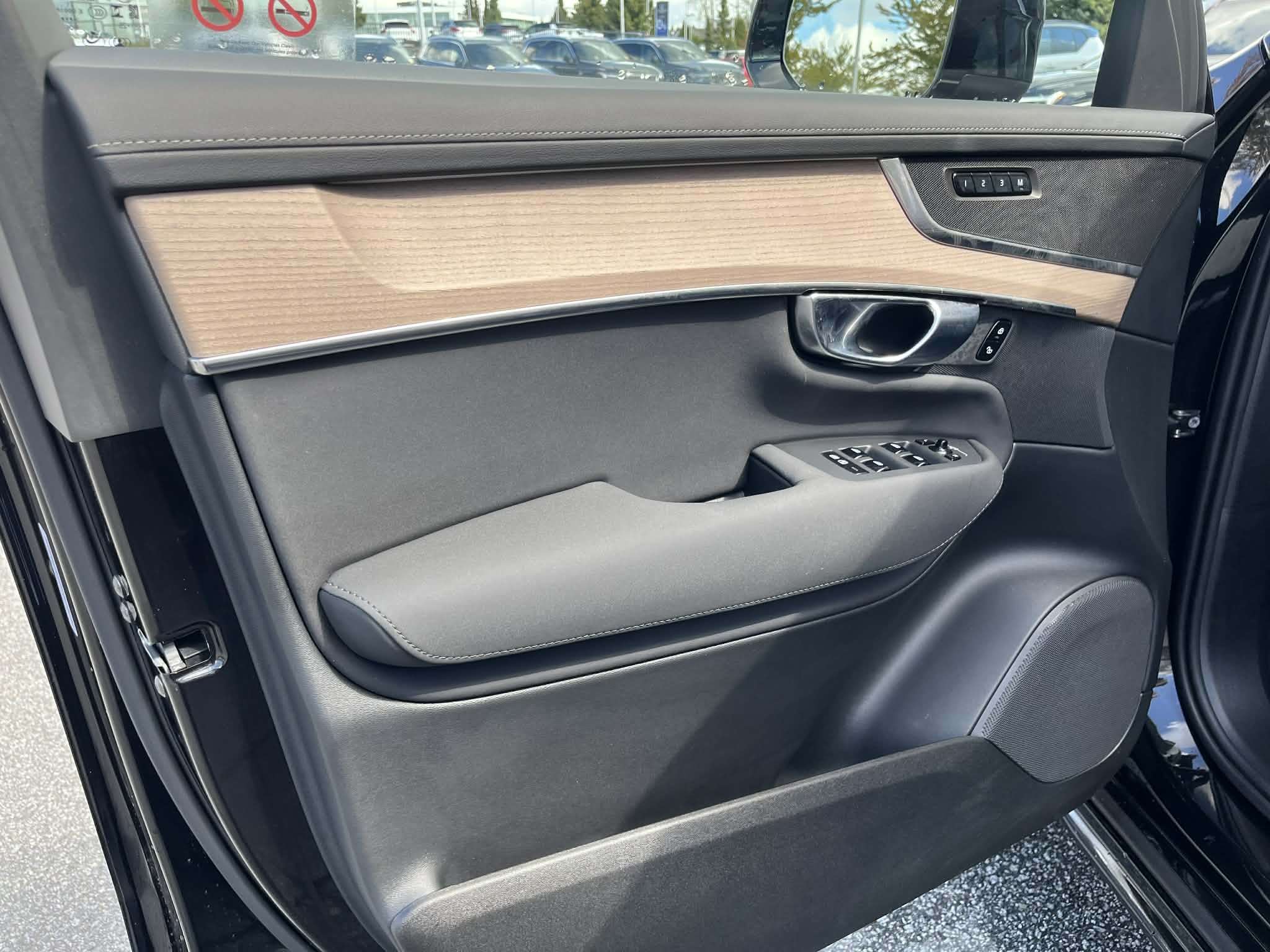 2025 Volvo XC90 2025.5 B6 AWD Plus Bright Theme 7-Seater thumb 10