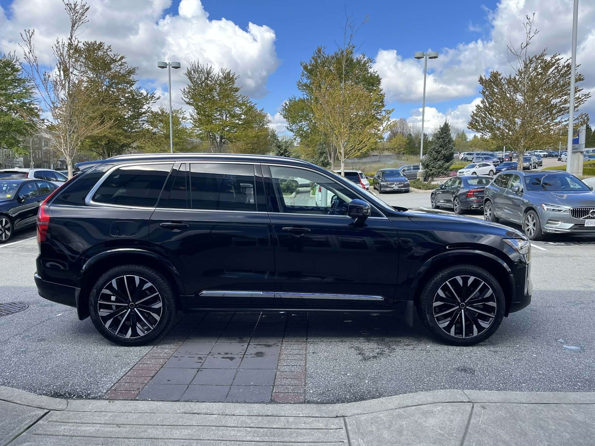 2025 Volvo XC90 2025.5 B6 AWD Plus Bright Theme 7-Seater thumb 6