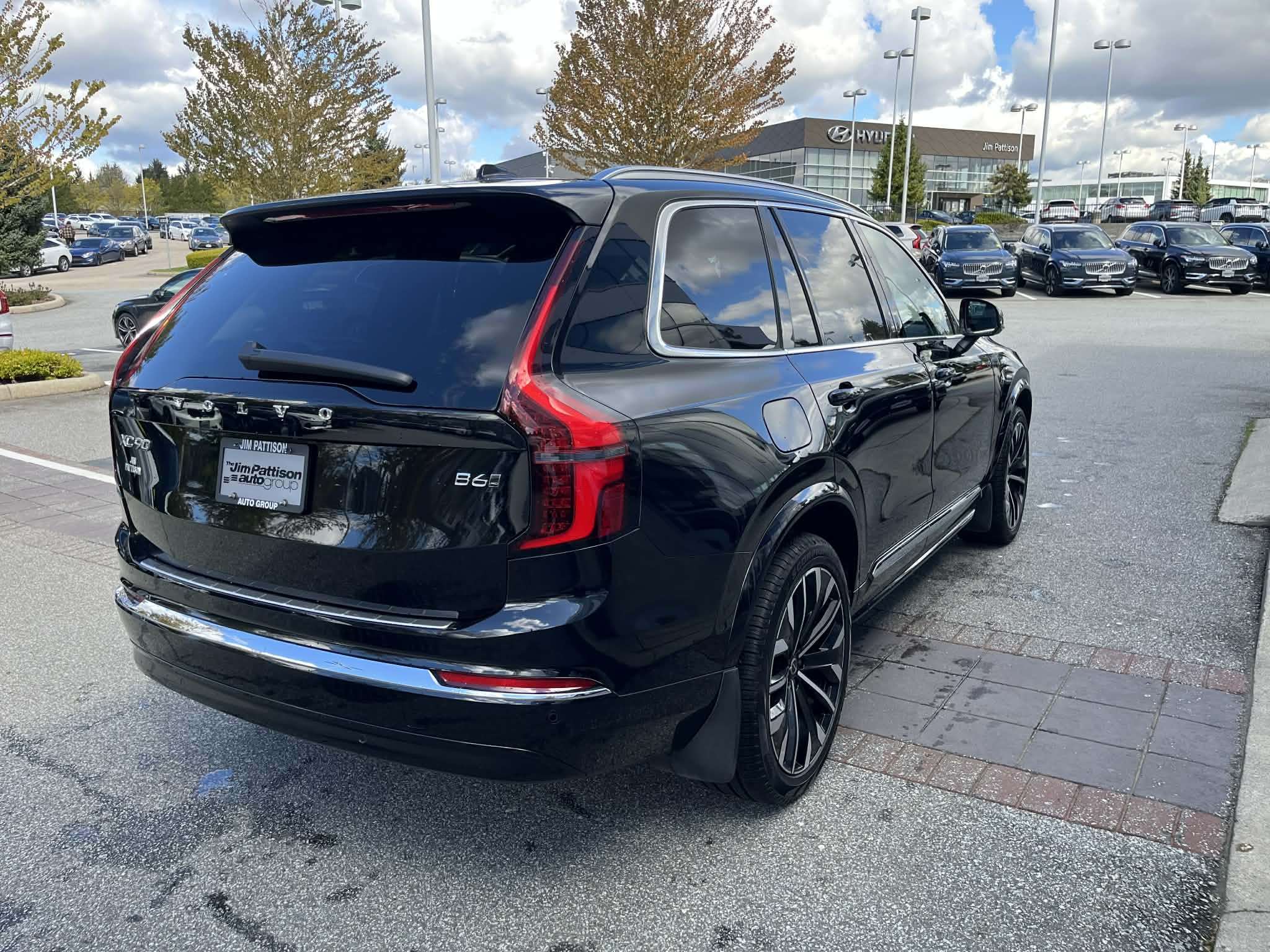 2025 Volvo XC90 2025.5 B6 AWD Plus Bright Theme 7-Seater alt 5