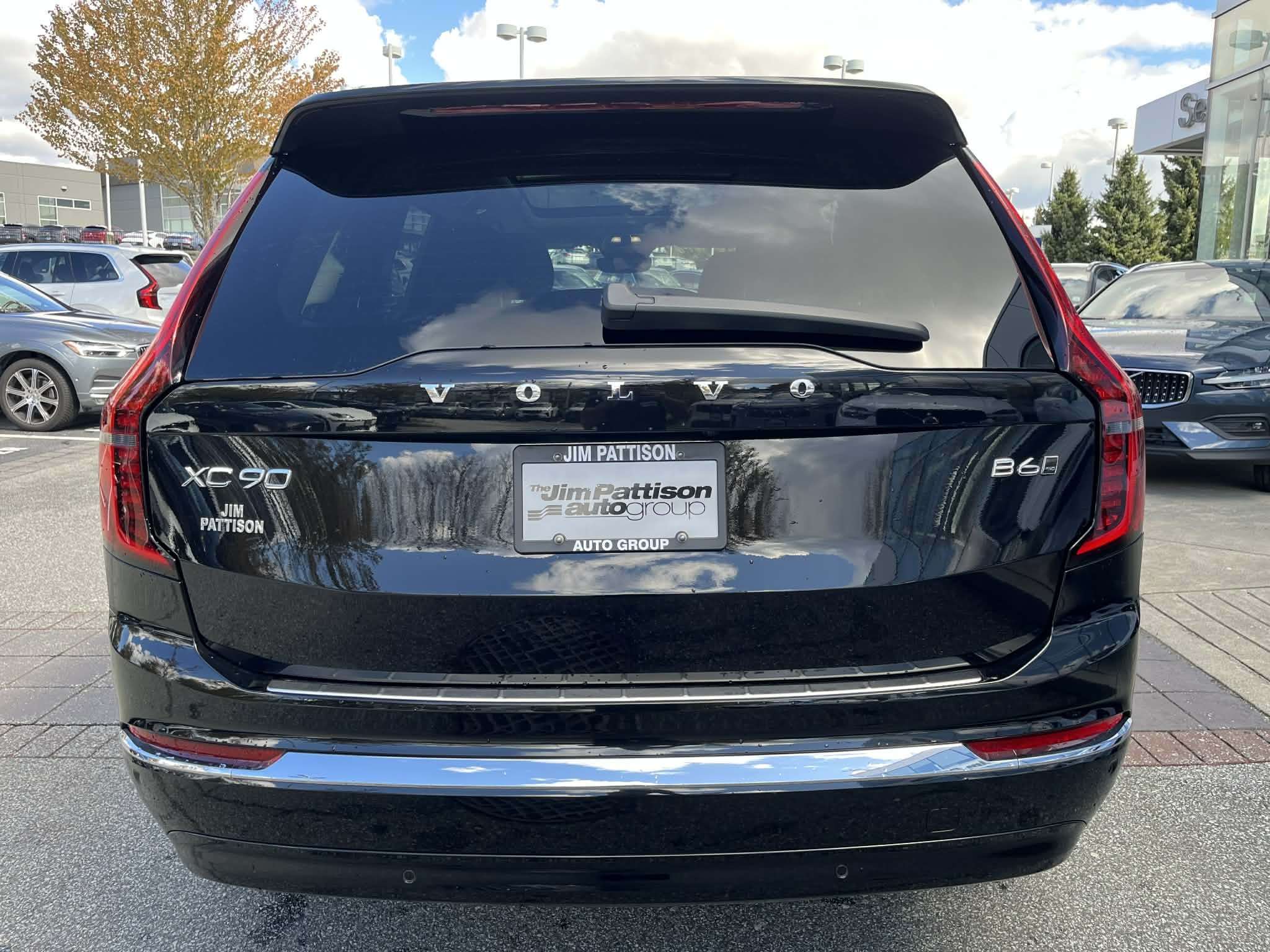 2025 Volvo XC90 2025.5 B6 AWD Plus Bright Theme 7-Seater alt 4