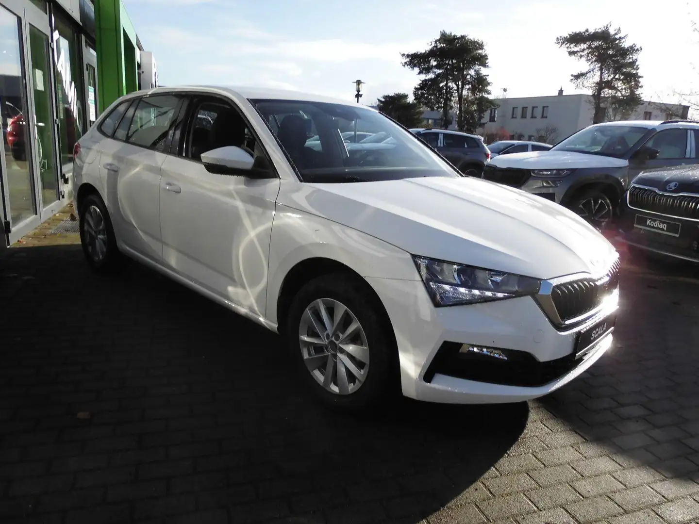 Skoda Scala 1.0 TSI Ambition 95PS SHZ Lenkradh Aktion Weiß - 1