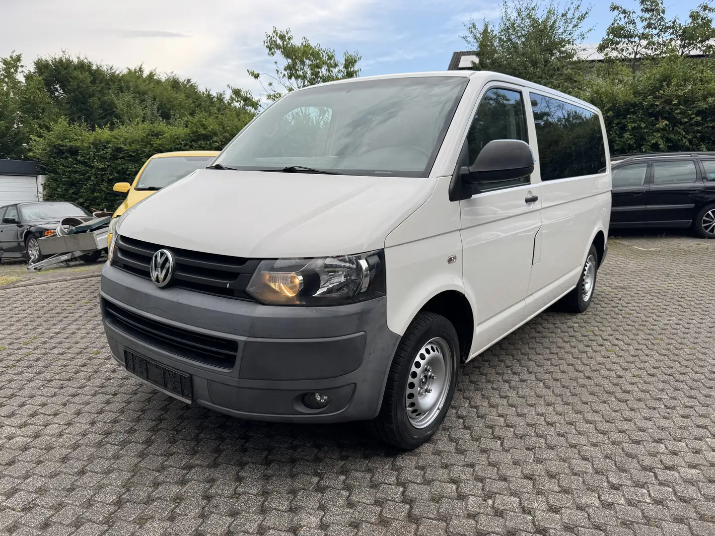 Volkswagen T5 Multivan Caravelle Trendline - 1. Hand - HU bis 09.2026 Weiß - 2