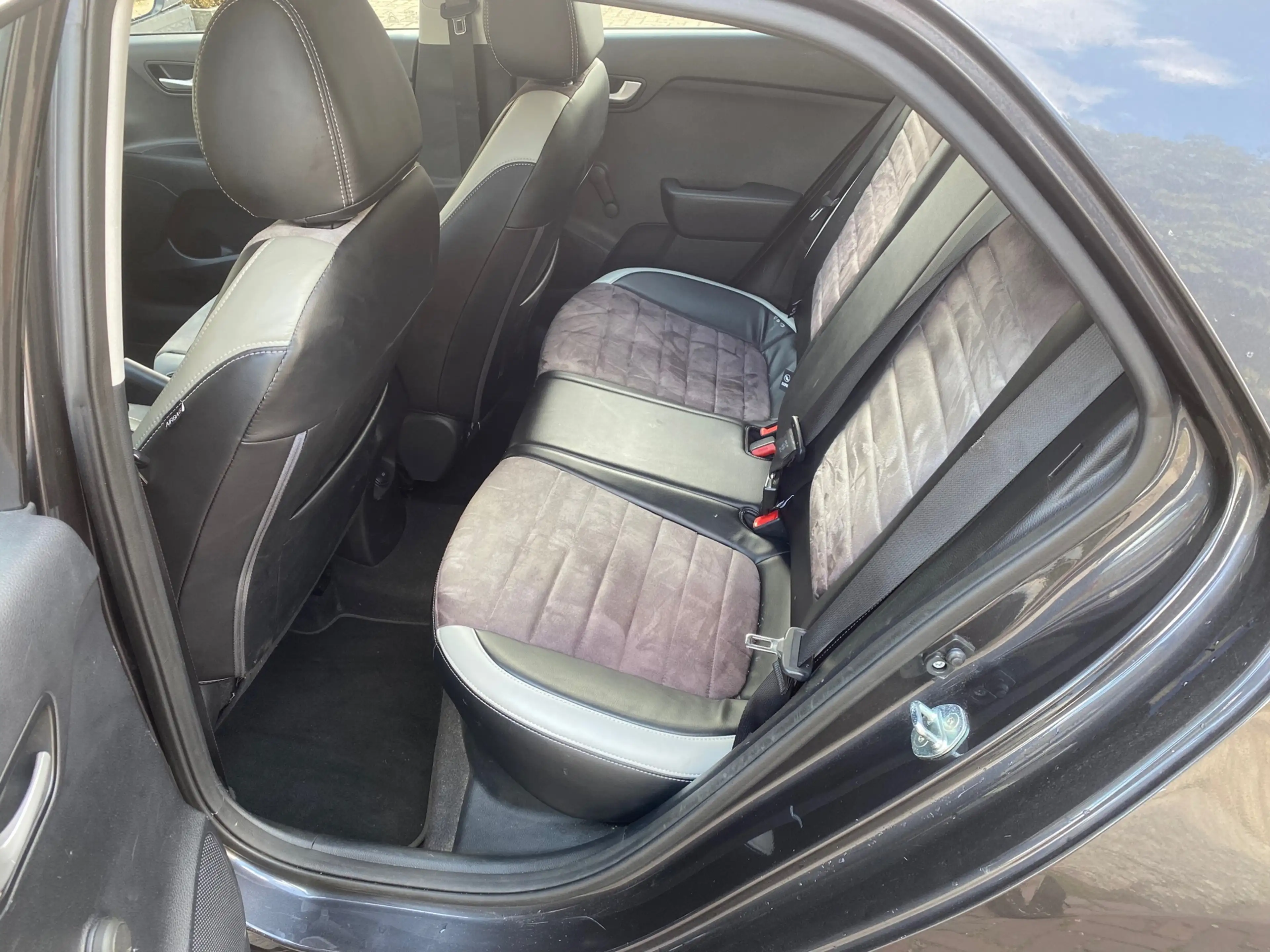 Kia Rio 1.0 TGDI Design Edition — photo 12