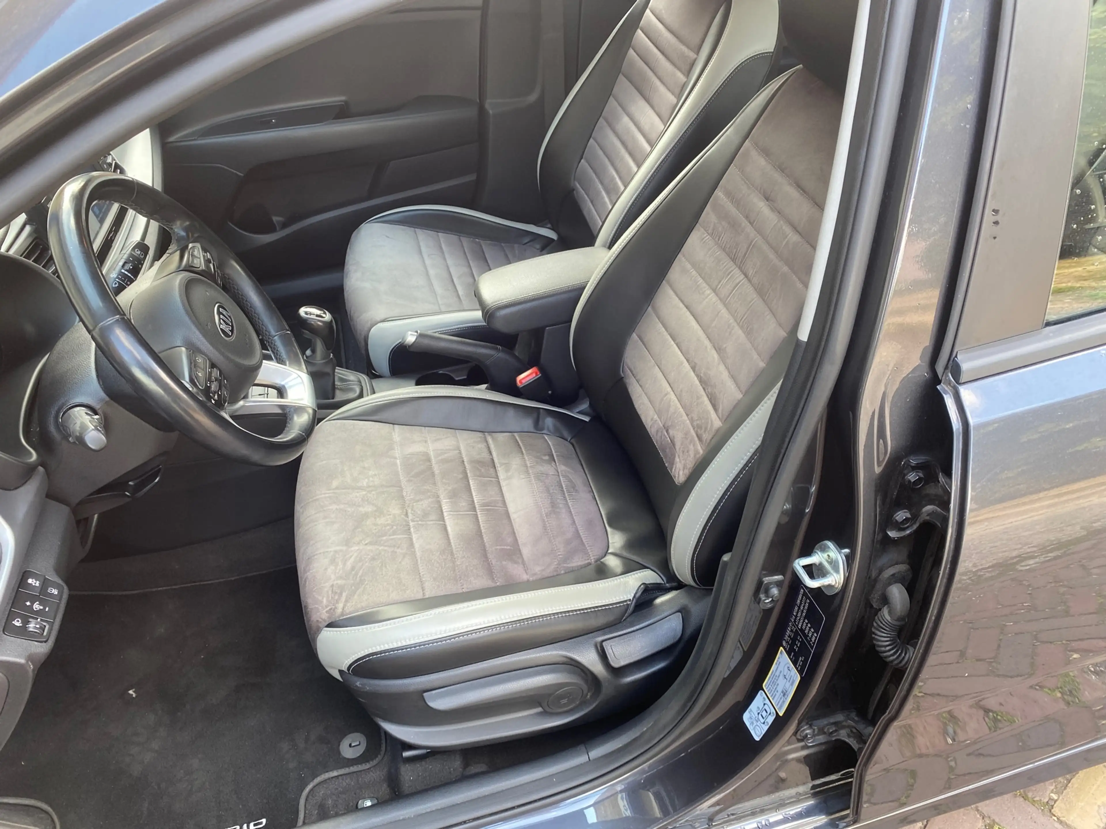 Kia Rio 1.0 TGDI Design Edition — photo 10