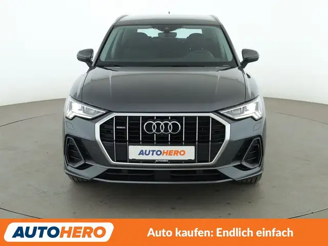Audi Q3 view 9