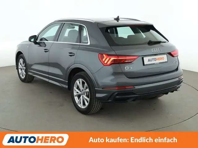 Audi Q3 view 4
