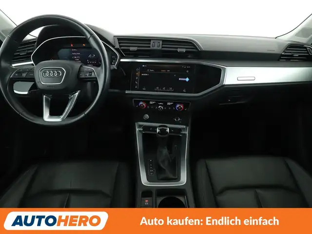 Audi Q3 view 12