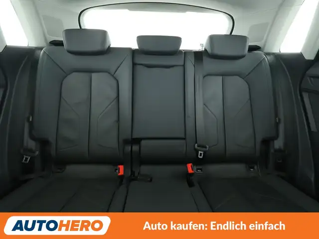 Audi Q3 view 15