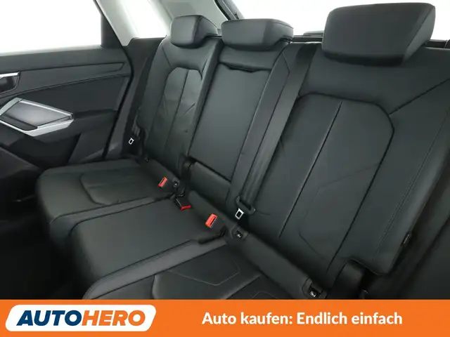 Audi Q3 view 14