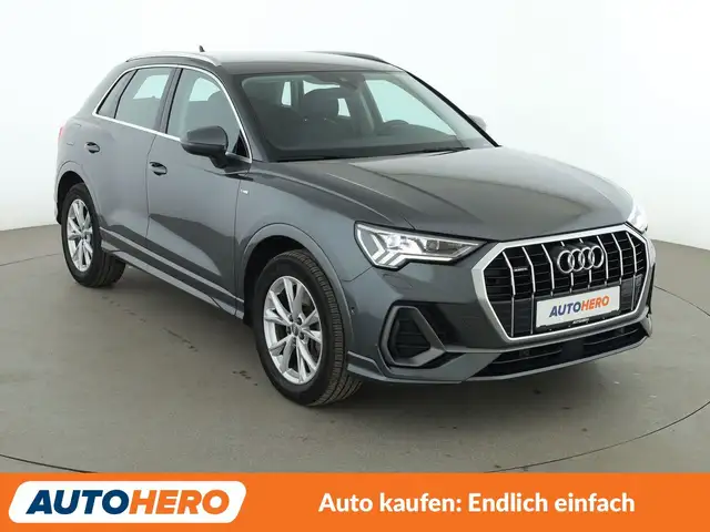 Audi Q3 view 8