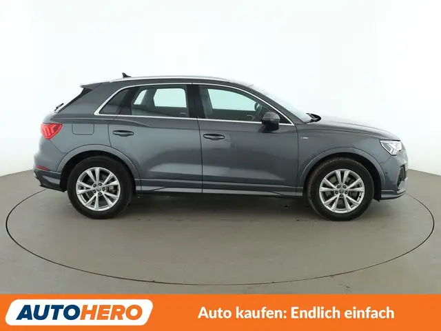 Audi Q3 view 7
