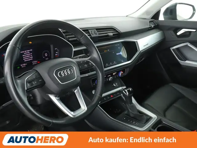 Audi Q3 view 11