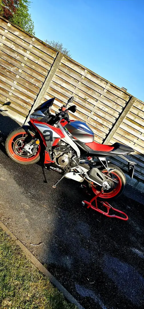 Aprilia Tuono 660 Argent - 1