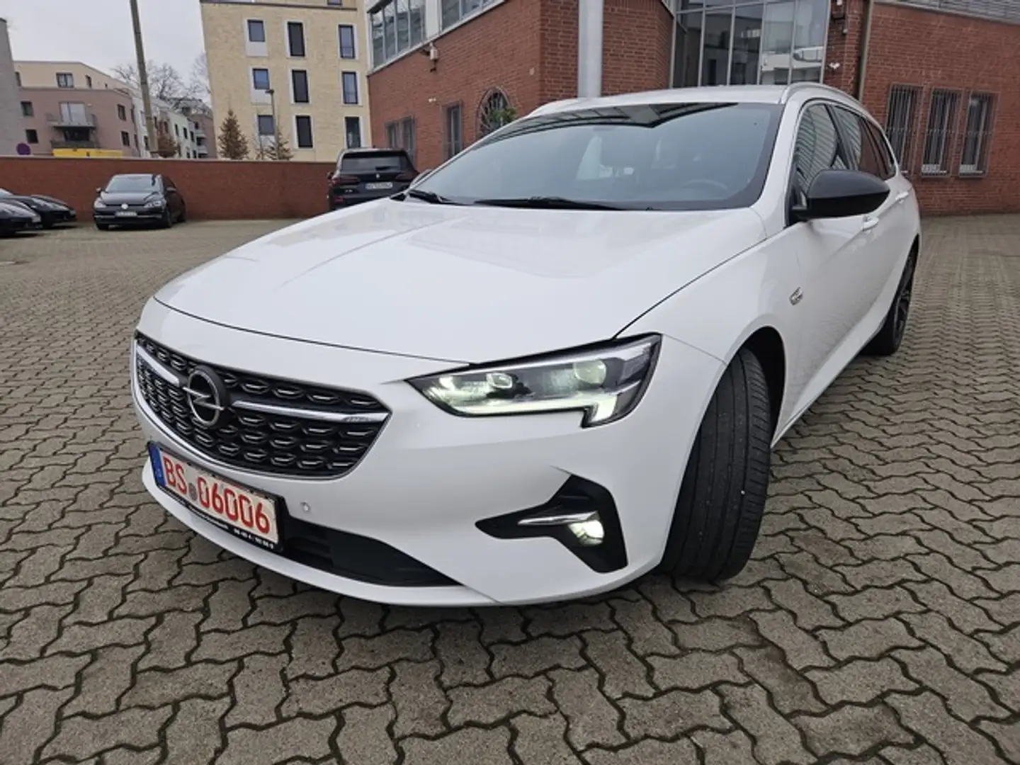 Opel Insignia SportsTourer Elegance,Automatik,LED,VOL Weiß - 2