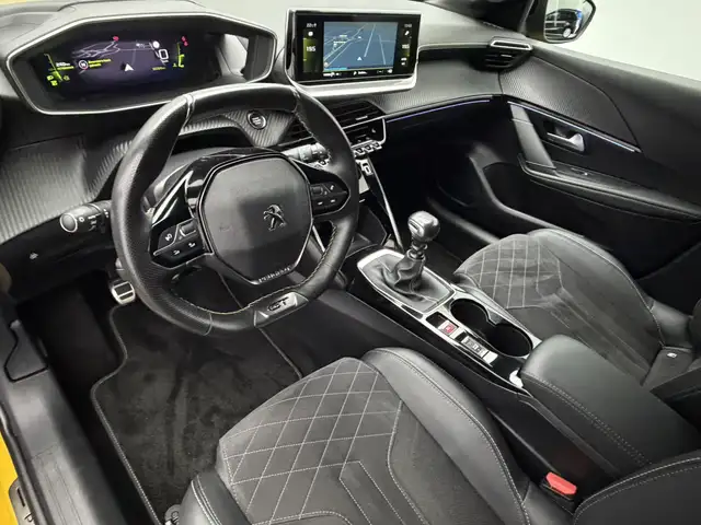 Peugeot 208 view 8