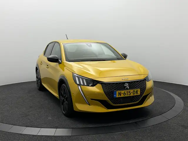 Peugeot 208 view 5