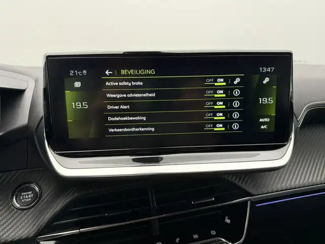Peugeot 208 view 11