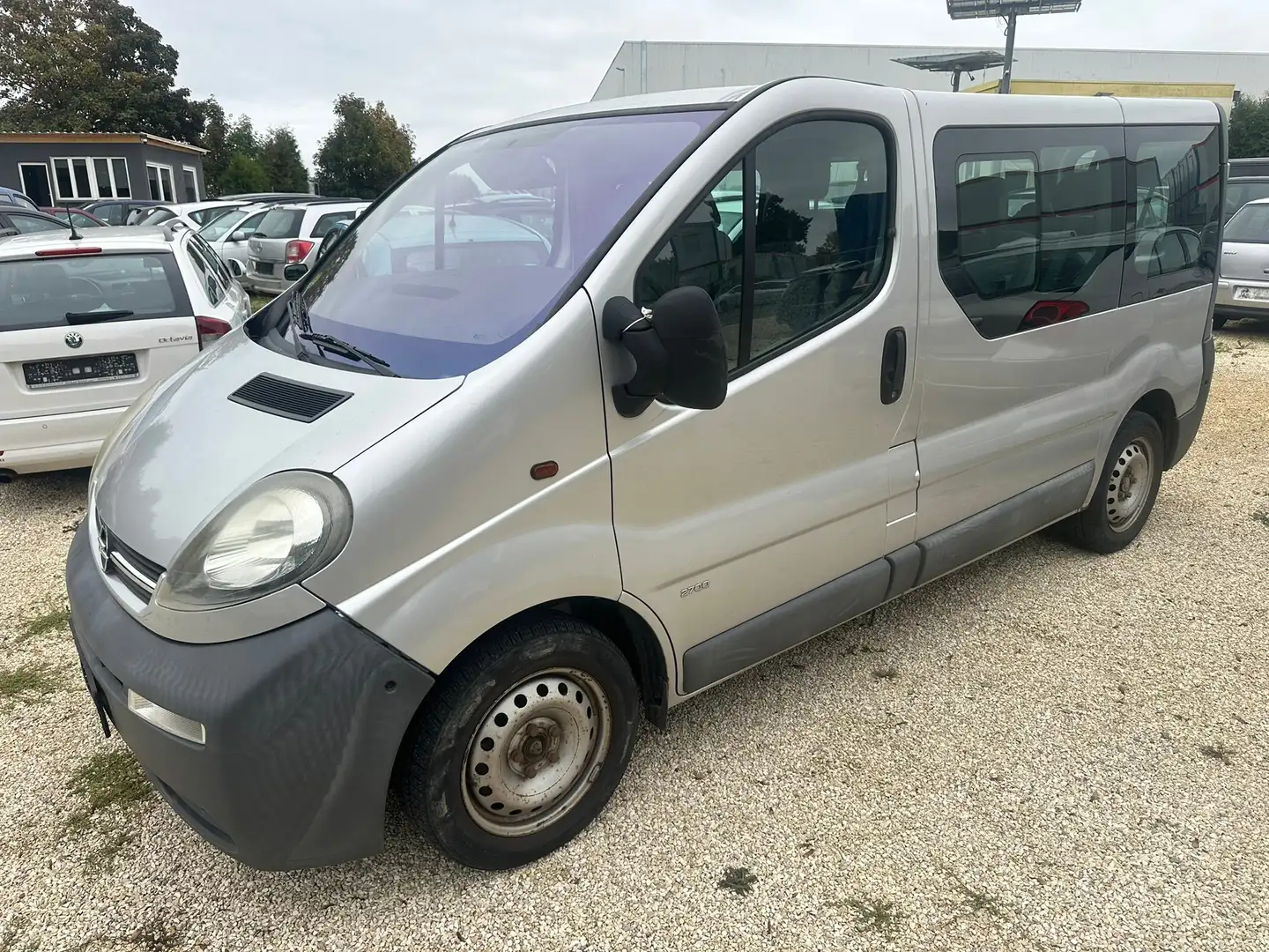 Opel Vivaro Kombi L1H1 2,7t 9 Sitze, Klima Grau - 1