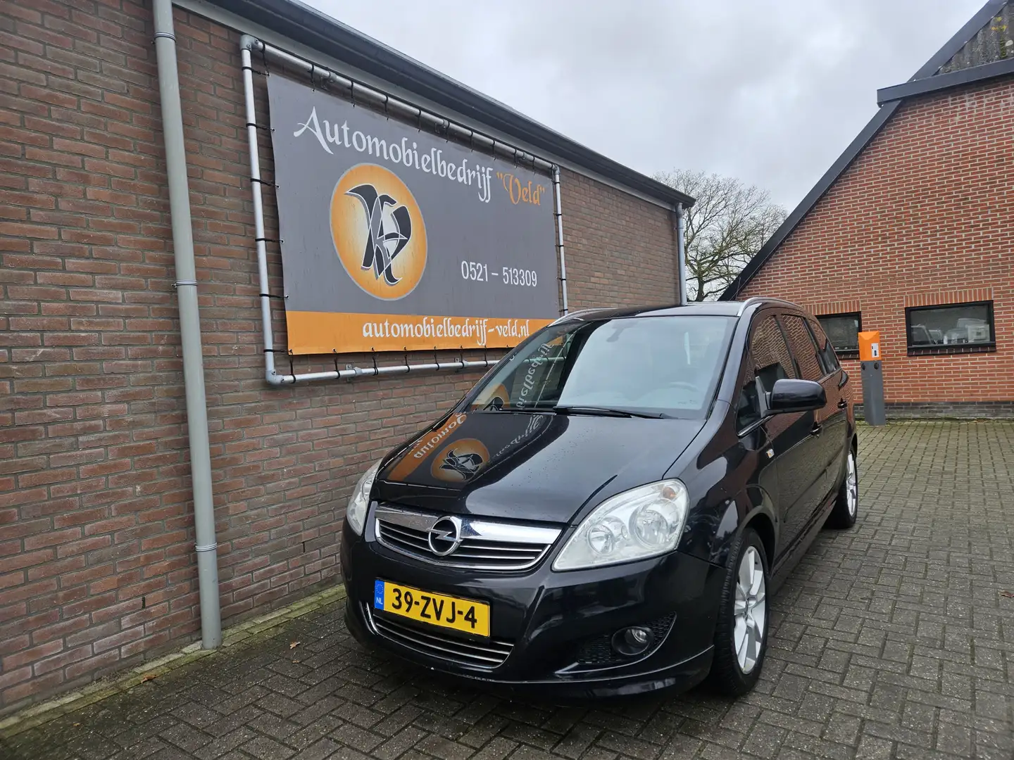 Opel Zafira 1.8 Cosmo Schwarz - 1
