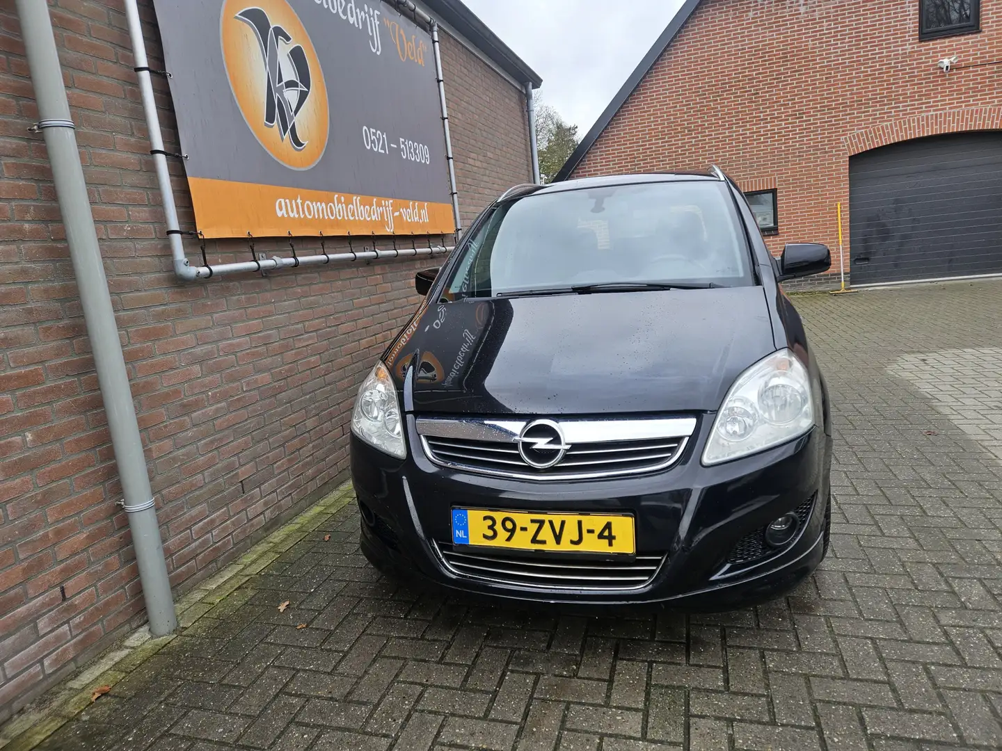 Opel Zafira 1.8 Cosmo Schwarz - 2