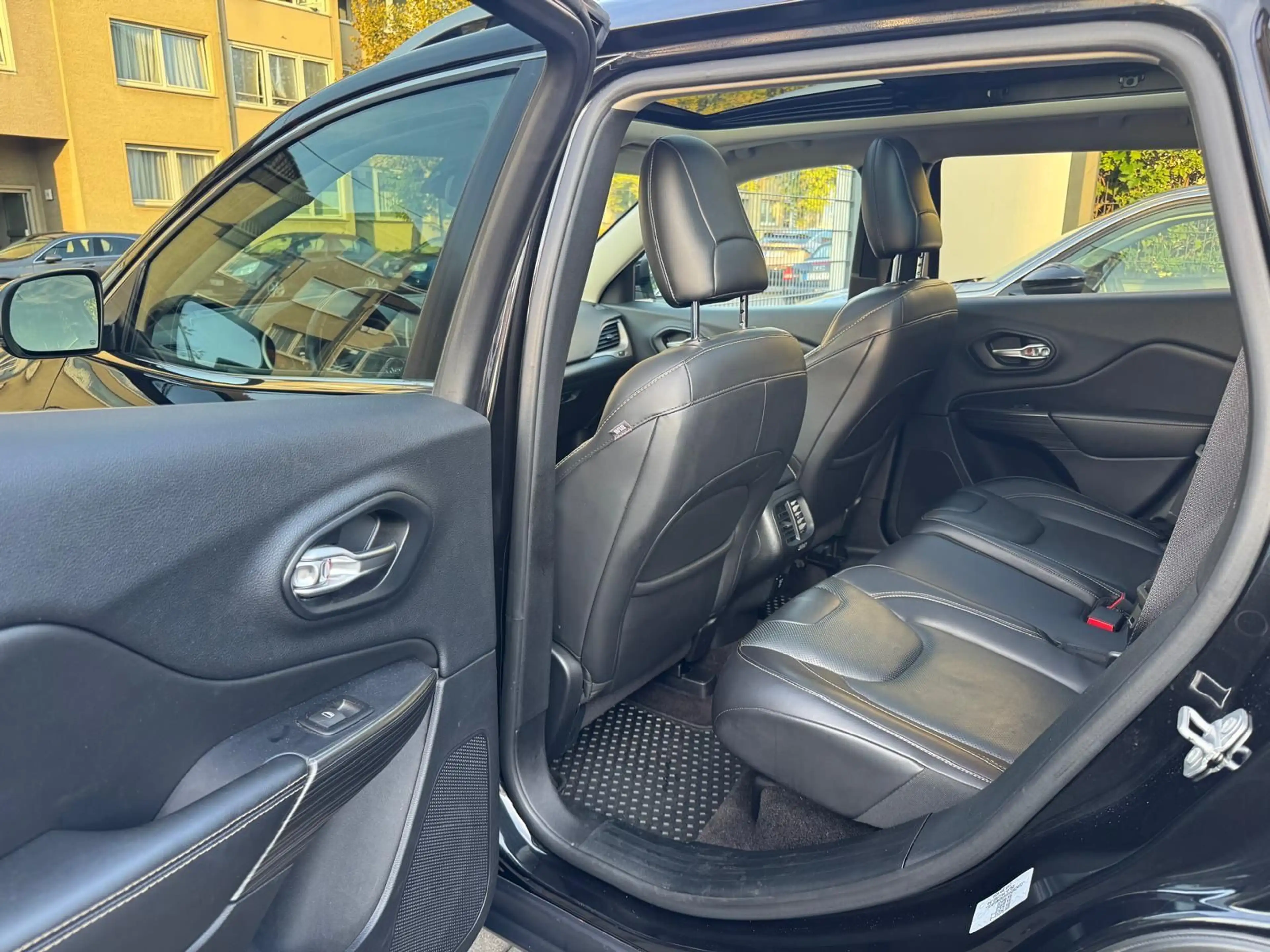 Jeep Cherokee Limited 4WD*NAVI*ACC*KAM*DAB*PANO*AHK — photo 17