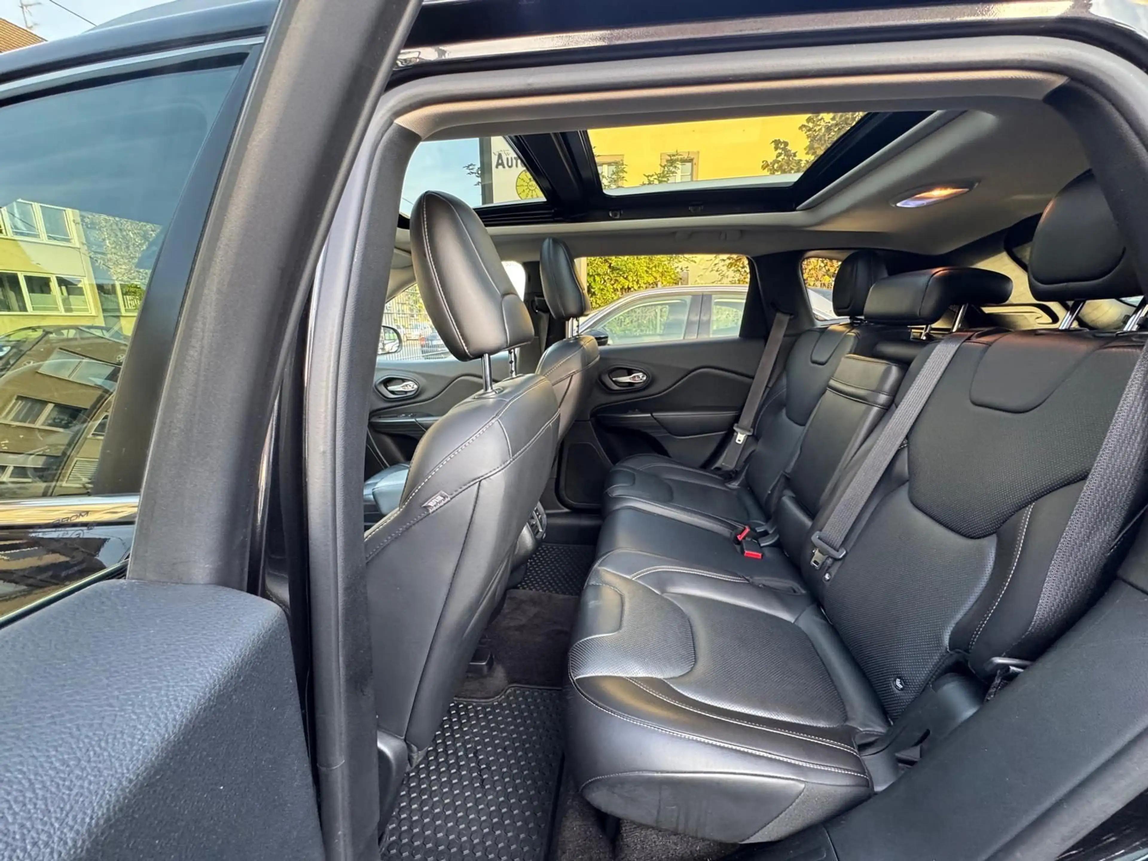 Jeep Cherokee Limited 4WD*NAVI*ACC*KAM*DAB*PANO*AHK — photo 18