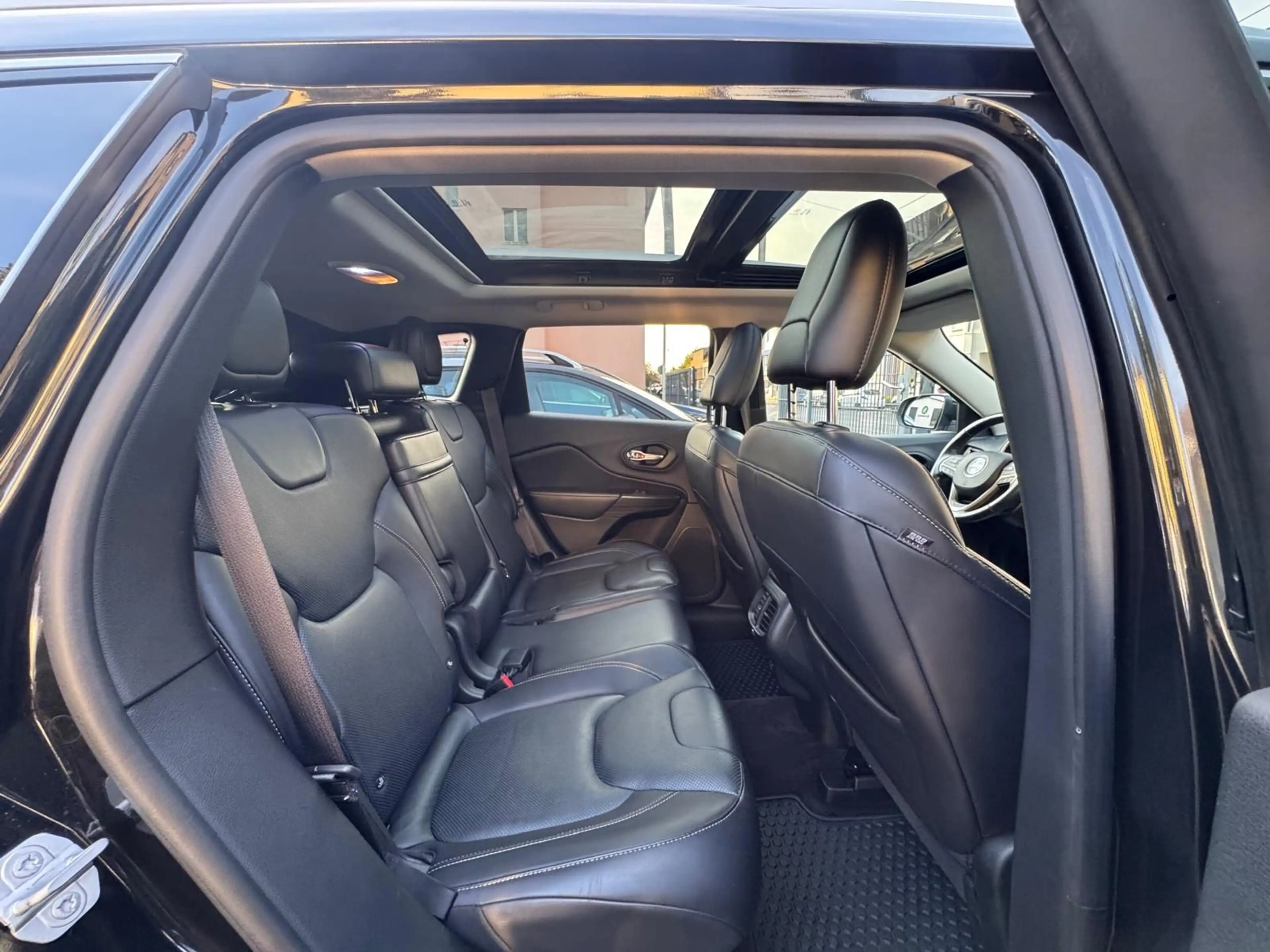 Jeep Cherokee Limited 4WD*NAVI*ACC*KAM*DAB*PANO*AHK — photo 20