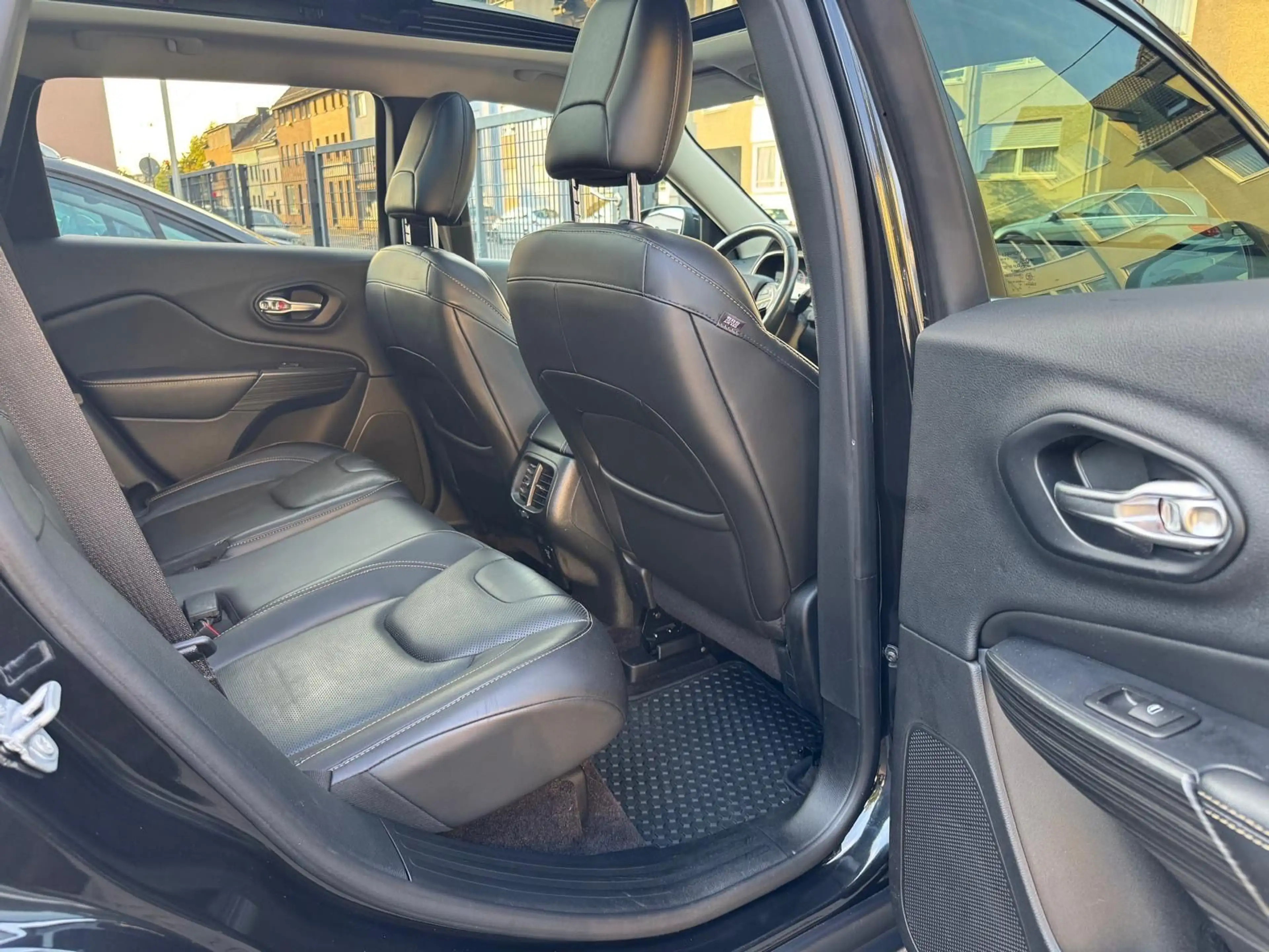 Jeep Cherokee Limited 4WD*NAVI*ACC*KAM*DAB*PANO*AHK — photo 19
