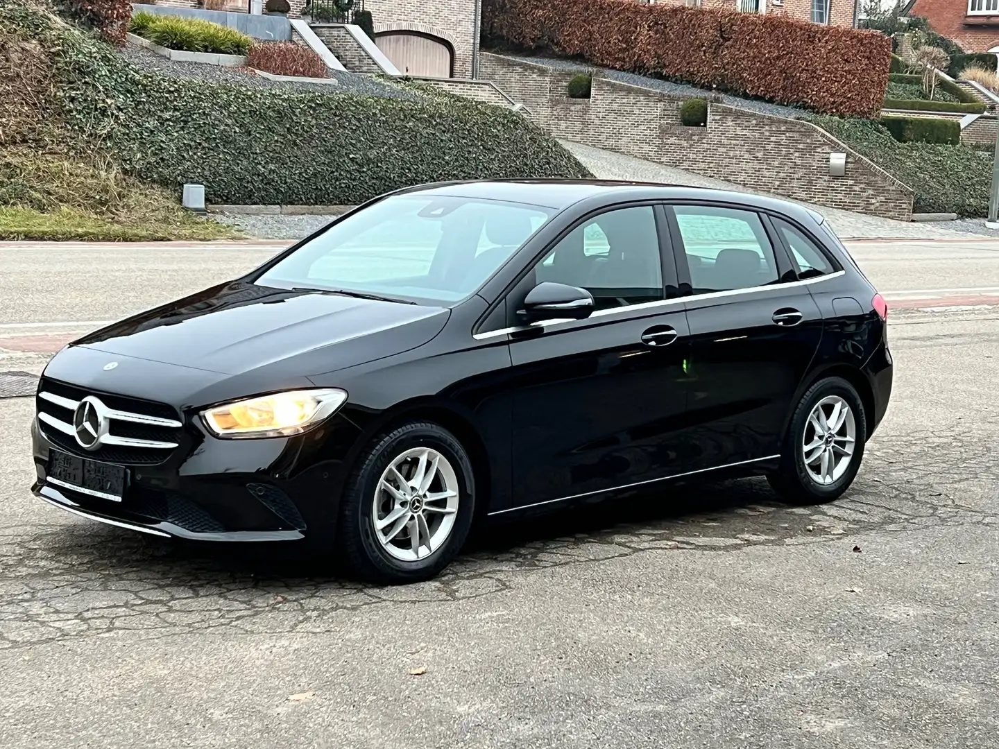 Mercedes-Benz B 180 Business Solution AUTOMAAT TOP ONDERHOUDEN NW ST Noir - 1
