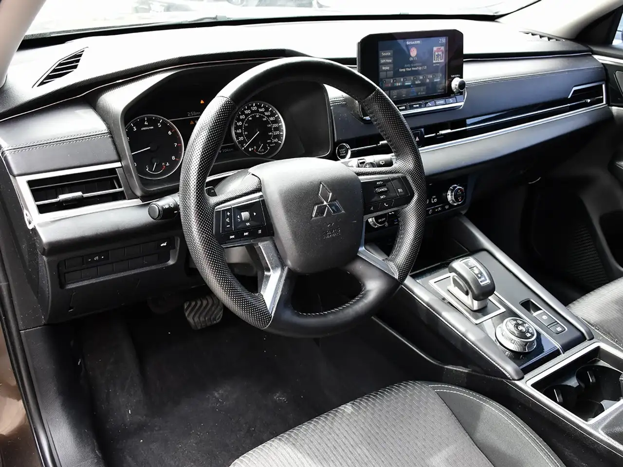 Mitsubishi Outlander снимка Mitsubishi Outlander