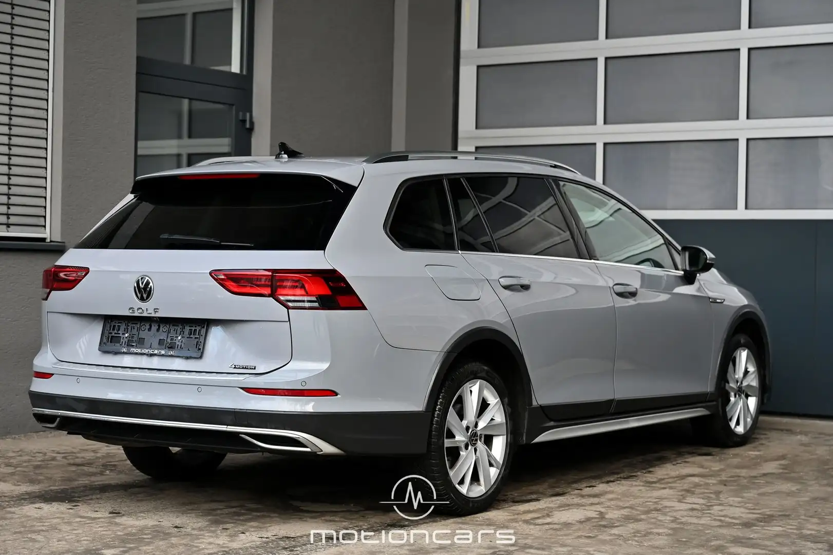 Volkswagen Golf VIII Variant Alltrack 2.0 TDI 4Motion DSG EXP € 2 Srebrny - 2